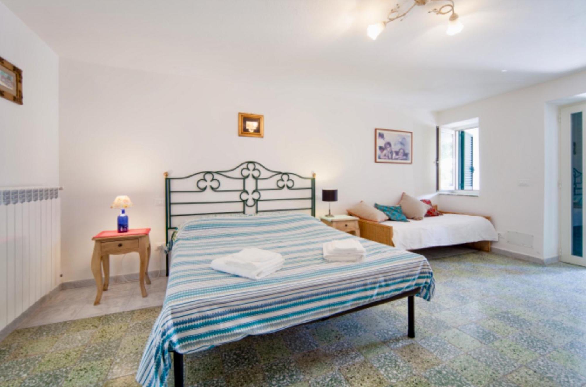 Villa Vincenzo Di Meglio Barano dʼIschia Værelse billede