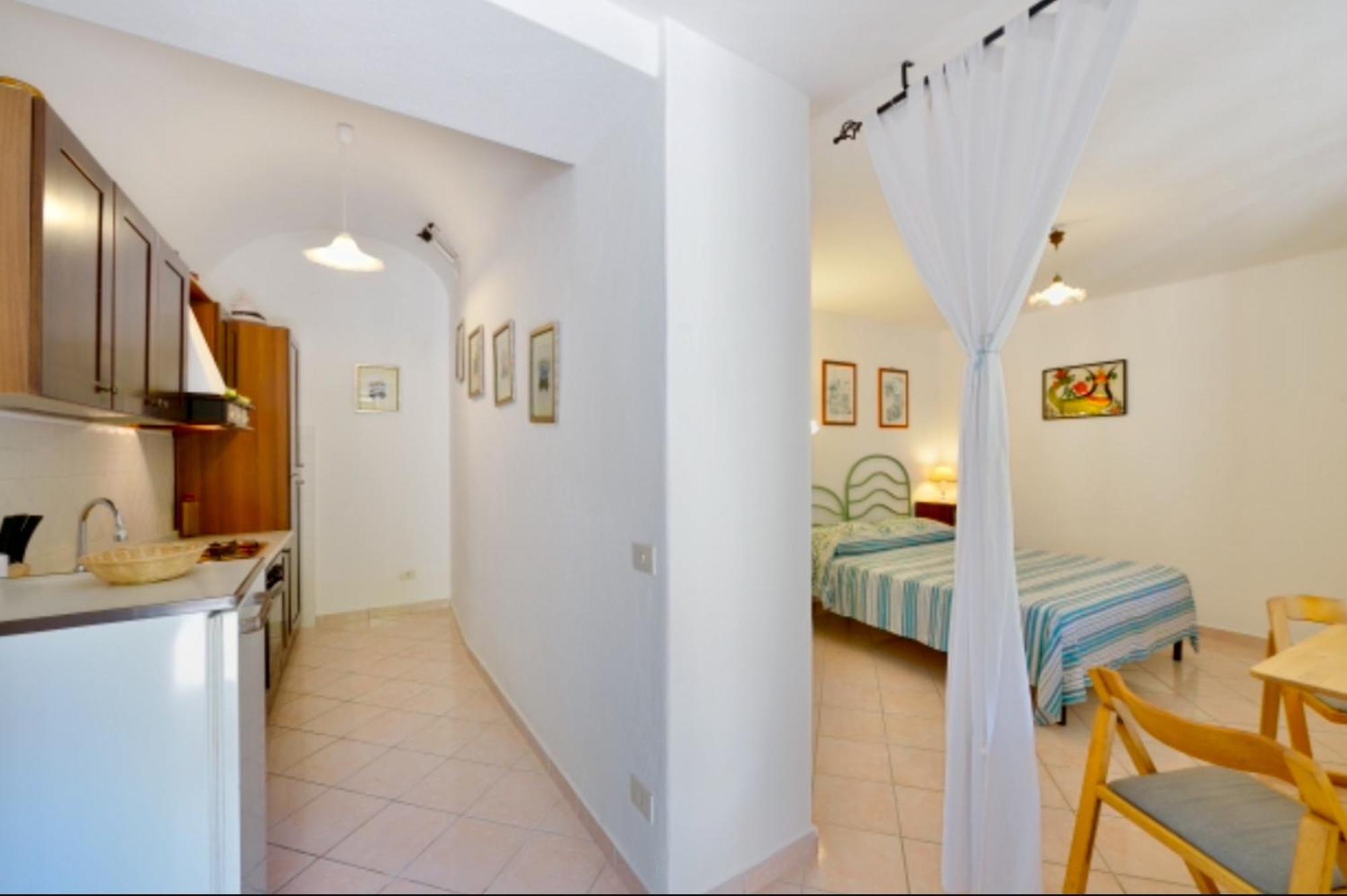 Villa Vincenzo Di Meglio Barano dʼIschia Værelse billede